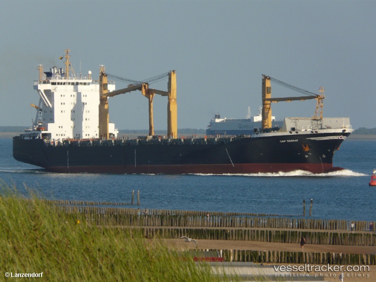 İzmir Körfezinde Gemi Karaya Oturdu