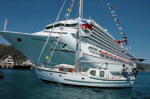 Marmaris'e 2 gemiyle bin 916 turist geldi