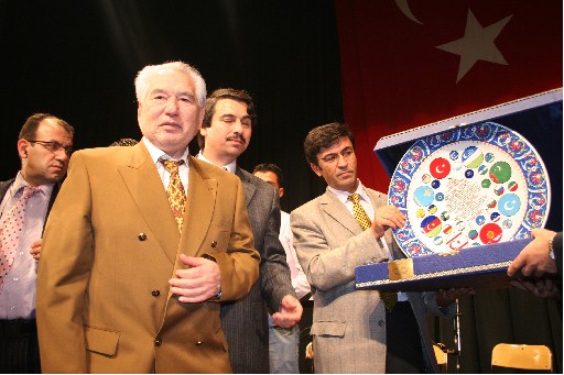 Cengiz Aytmatov Hayatını Kaybetti