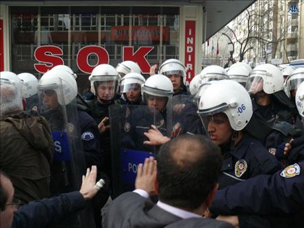 Tekel İşçilerine Biber Gazı