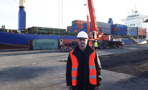 Rize Limanı’na 500 konteynerlik gemi geldi