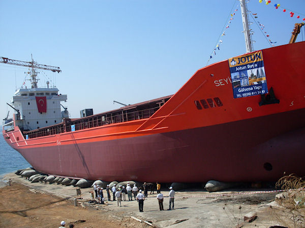 Çınar Tersanesi İlk Gemisini İndirdi