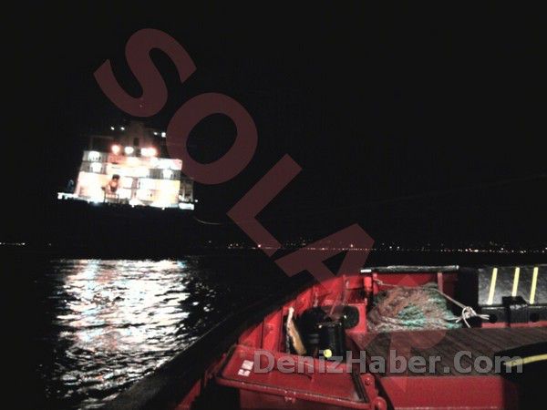 Yenikale'de Karaya Oturan Gemi Kurtarıldı