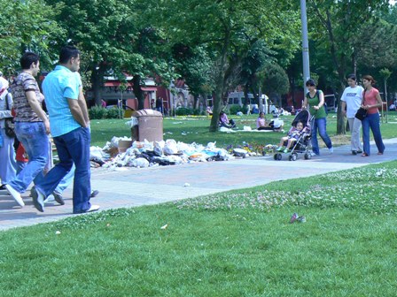 Pazar Tatili Çevreye Zarar Veriyor