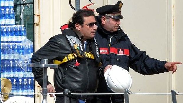 Francesco Schettino Geminin Enkazına Çıktı