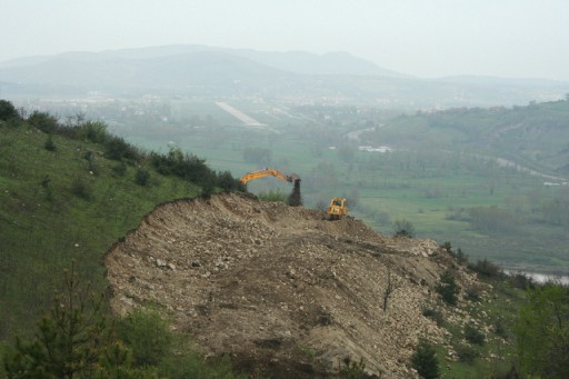 Havaalanı İçin Dağ Traşlanıyor