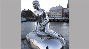 'Deniz Kızı'na Erkek Arkadaş Geldi