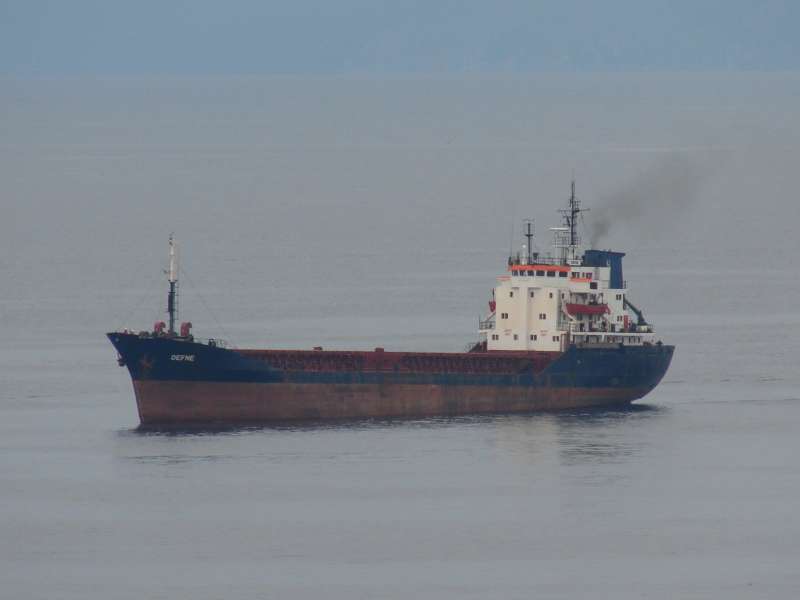 Defne adlı gemi boğazda arızalandı