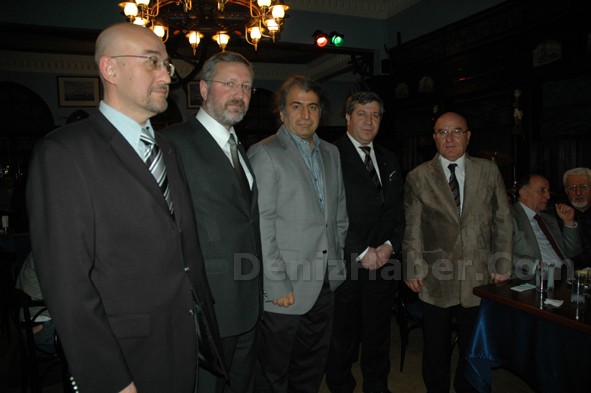 DEFAV Geleneksel Kokteyli Yapıldı