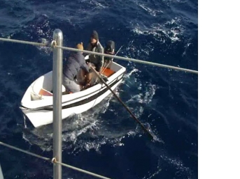 Amatör Balıkçıları Sahil Güvenlik Kurtardı