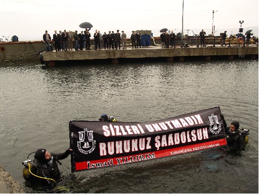 Deniz Zeferine Körfezde Pankart