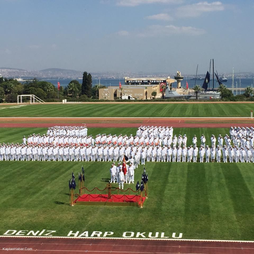 Deniz Harp Okulu&#039;nda Diploma Töreni