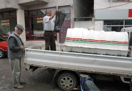 Su Deposunda Canlı Alabalık Satışı