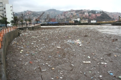 Dere Yükseldi Liman Çöp Doldu