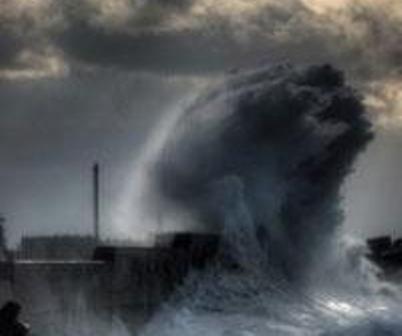 İtalya'da Dev Dalga Dehşeti