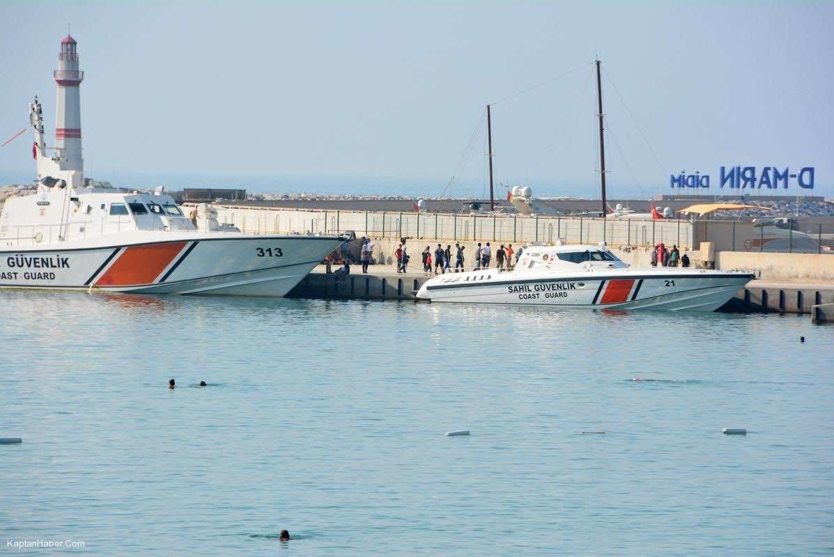 Çeşme&#039;de 148 Suriyeli kaçak kurtarıldı