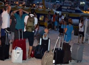 Rodos Gezisi Zehir Oldu