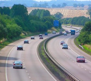 Otoyollarda Hız Sınırı Artırıldı