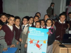 Öğrencilere Denizler Ve Çevre Anlatılıyor