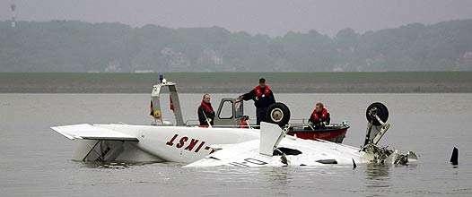 Elbe Nehri&#039;ne Uçak Düştü