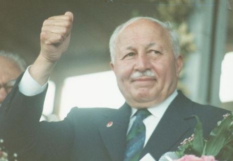 Erbakan&#039;a Siyaset Yolu Açıldı