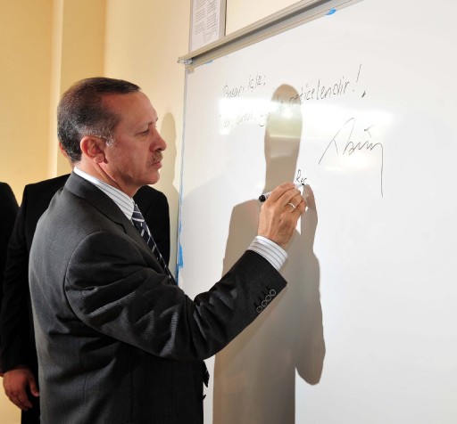 "Üniversite Özgür Düşüncenin Yuvası"