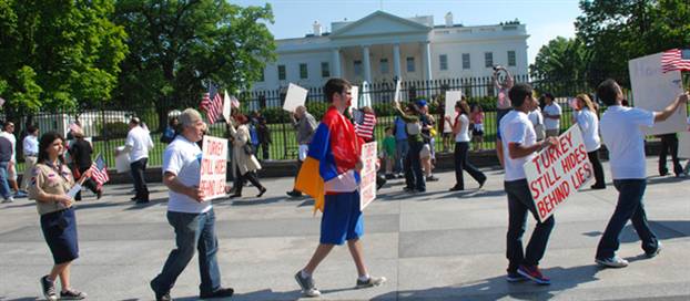 Ermenilerden Beyaz Saray Önünde Gösteri