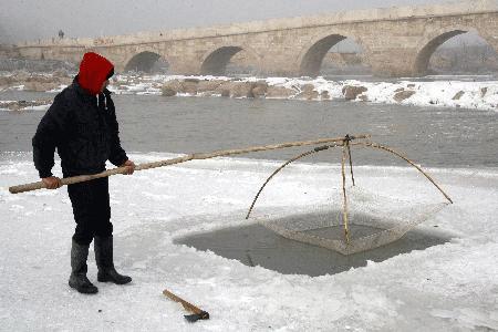 Kızılırmak'ta ‘Eskimo Usulü’ Balık Avı