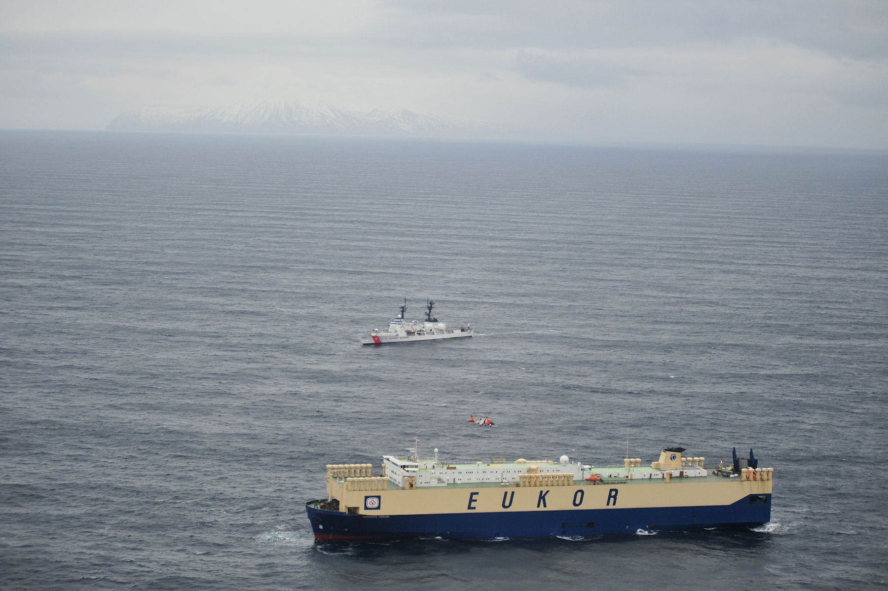 Sürüklenen gemiye havadan yardım