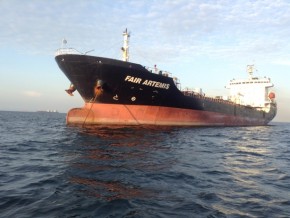 Tanker kurtuldu ama yükünü çalmışlar