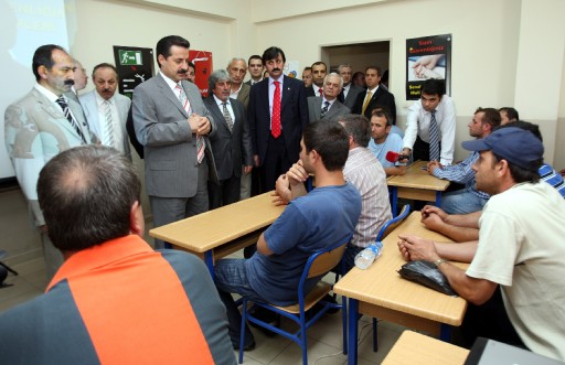 Bakan Çelik'ten Tersane İşçilerine Ziyaret