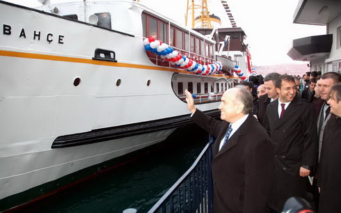 Tarihi Vapur Bakıma Alınacak