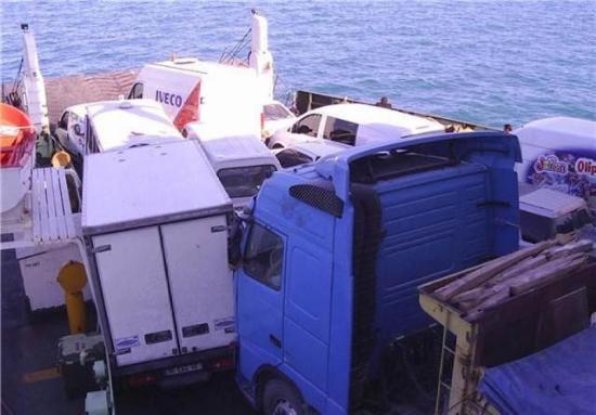 Feribotta 8 Araç Birbirine Girdi