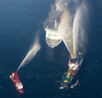 Lisco Gloria, Baltık denizinde yanıyor