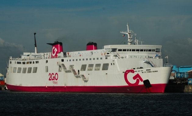 Feribot İle Kargo Gemisi Çarpıştı