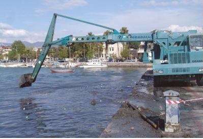 Kumdan Dolan Körfez Temizleniyor