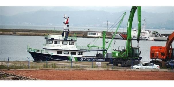 Prof.Dr.İsmet Balık 3 gemi adamına ihtiyaçlarının olduğunu söyledi.