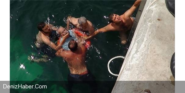 Feribot İskelesinden Araç Düştü