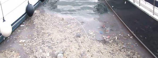 Kuruçeşme&#039;de Deniz &#039;Kirlilik&#039; Kusuyor