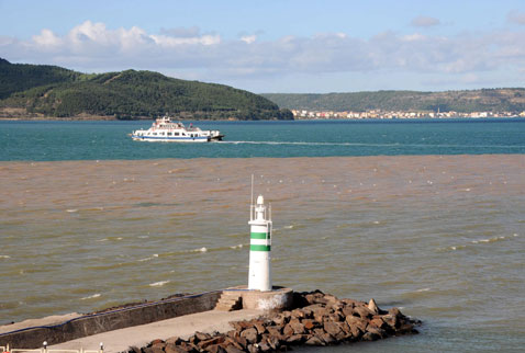 Çanakkale Boğazı Çamur Renginde...