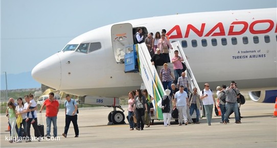 Denizdeki havalimanında bayram yoğunluğu