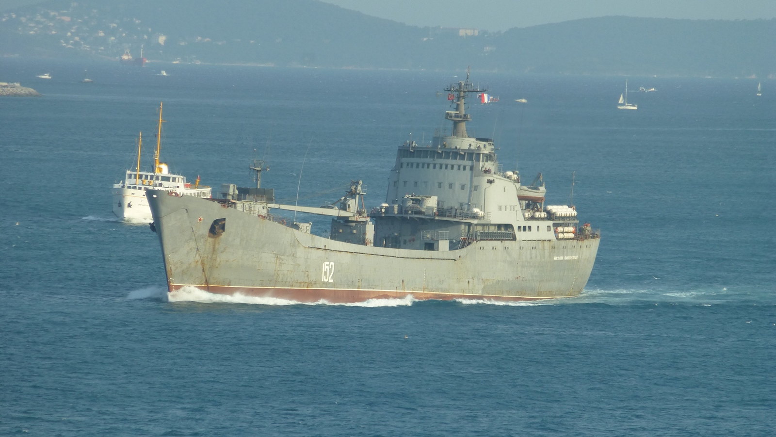 Rus Çıkarma Gemisi Boğaz'dan Geçti