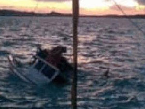 Filipinlerde Tekne Alabora Oldu : 3 Ölü