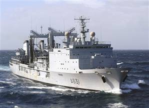 Şaşkın Korsanlar Harp Gemisine Saldırdı