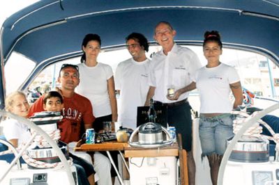 Türk Aileyi İngiliz Kaptan Kurtardı