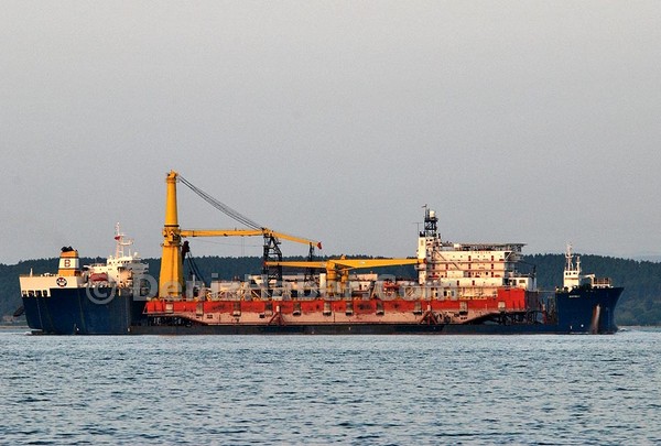 'Gemi Yüklü gemi' Çanakkale'den Geçti...