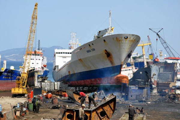 Türk Gemi Sökümcüler 3 Gemi Daha Aldı