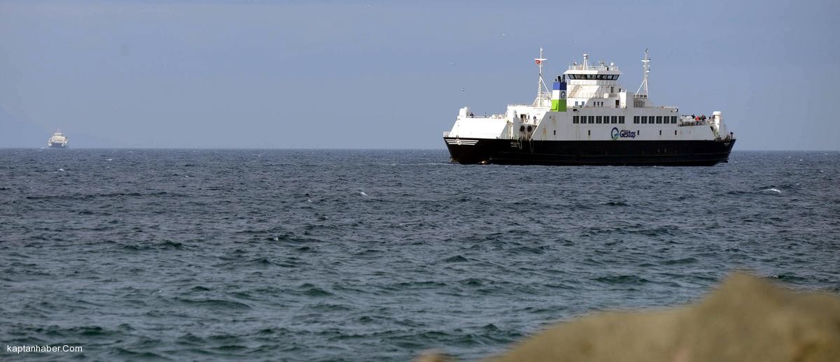 Gökçeada feribotu arızalandı, 140 yolcu denizde kaldı