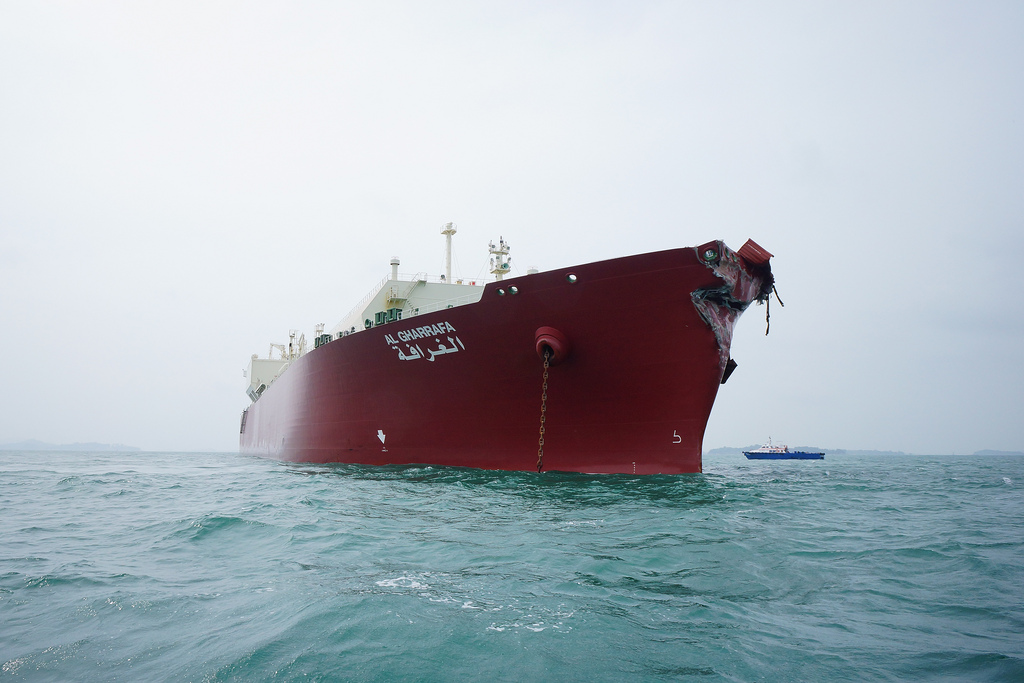 Dev Gemiler Boğazda Çarpıştı