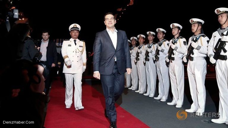 Çipras, Pire Limanı’nda Çin Savaş Gemilerini Törenle Karşıladı